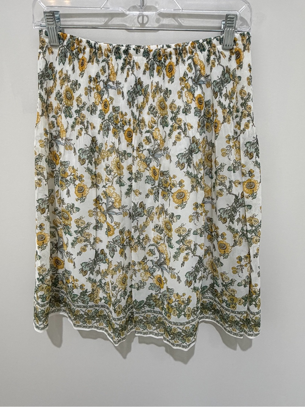 Max Studio  Floral  Skirt / Size Medium Feminine Classy Graceful Ladylike